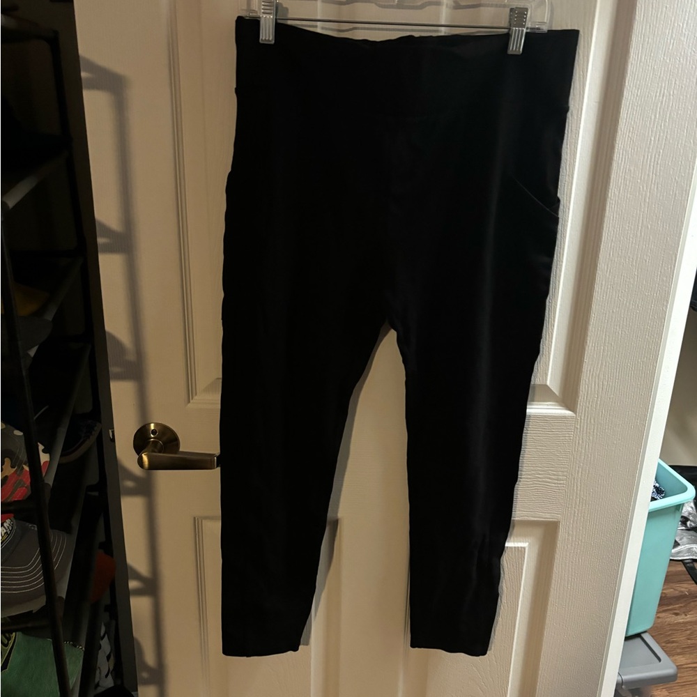 Lou & Grey Women Black Leggings